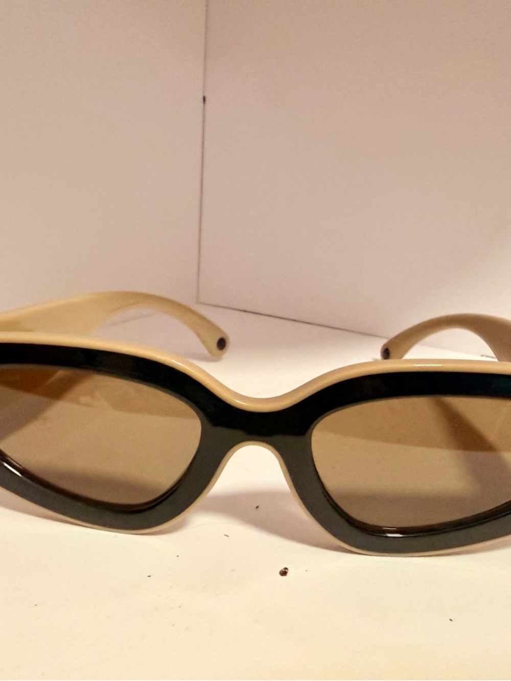 CHANEL Two-Tone Cat Eye Sunglasses in Black and Beige - Picture 4 of 10